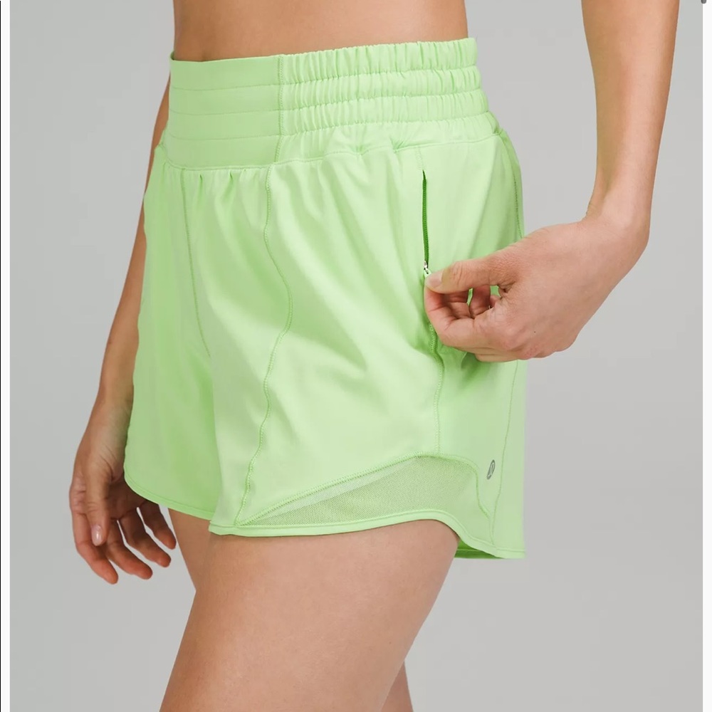 💚LULULEMON HIGH RISE HOTTY HOT SHORT 4”-SCREAM GREEN LIGHT-4/6/8/10/12💚 - Picture 5 of 16